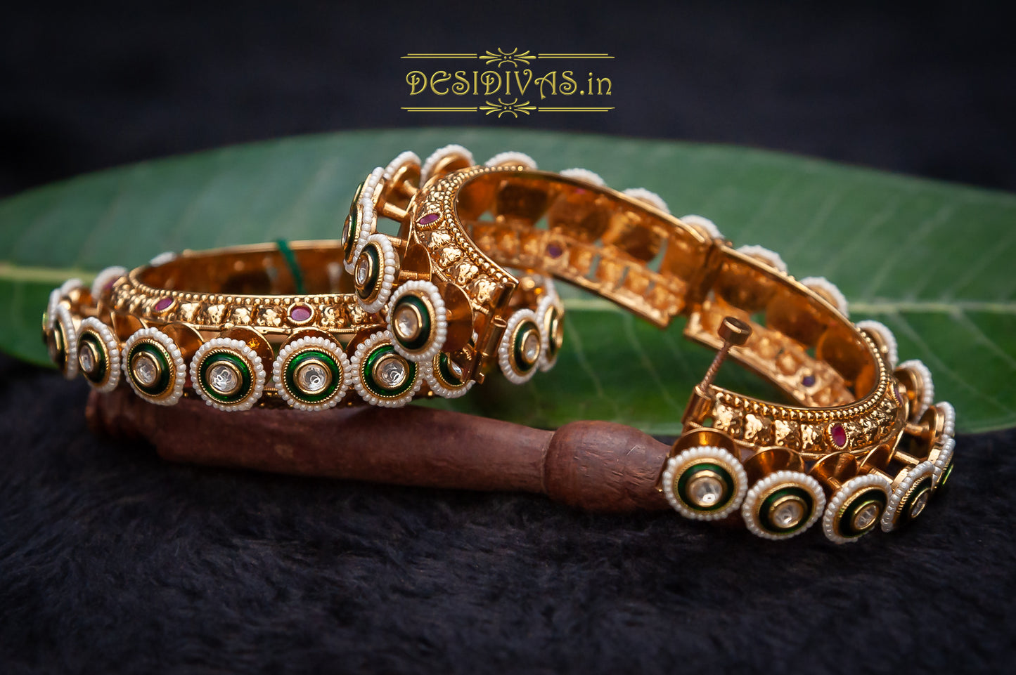 Traditional Pacheli Rajwadi Kundan Kada Bangle